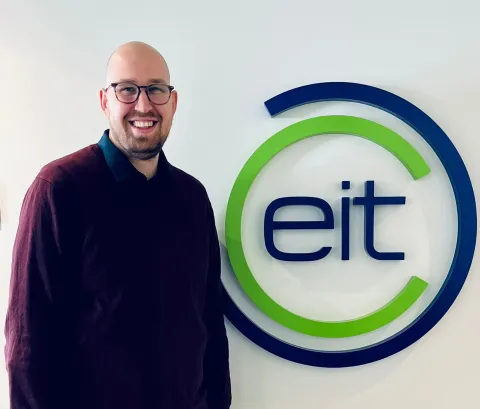 Jeroen van Lent next to EIT logo