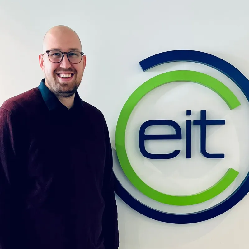 Jeroen van Lent next to EIT logo